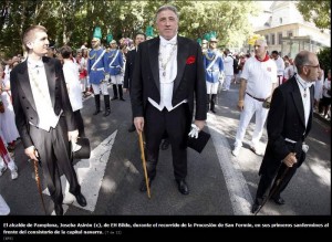 Alcalde-Pamplona-de-EH-Bildu-procesion-San-Fermin-2015-a